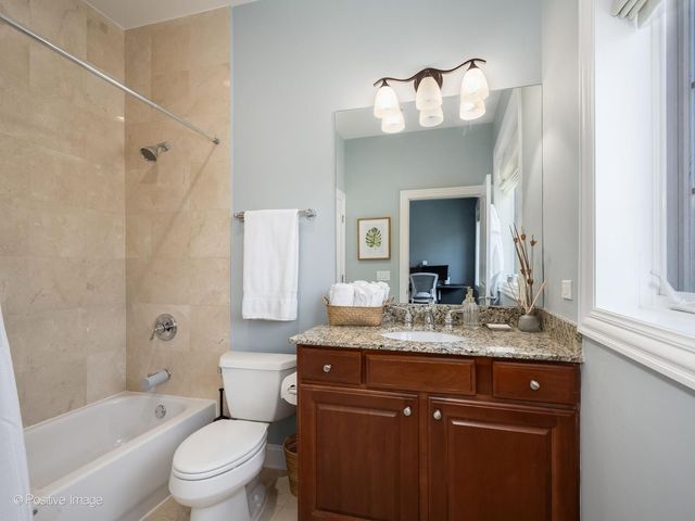 1453 W Irving Park Road 305, Chicago, IL 60613