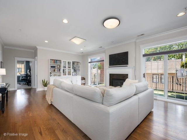 1453 W Irving Park Road 305, Chicago, IL 60613