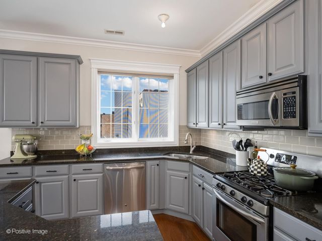 1453 W Irving Park Road 305, Chicago, IL 60613