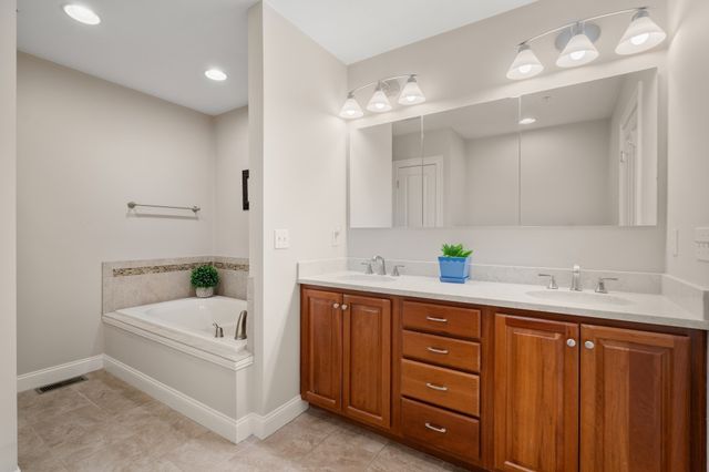 32 Old Framingham Rd 8, Sudbury, MA 01776