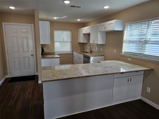 602 Hillcrest Street, Mansfield, TX 76063