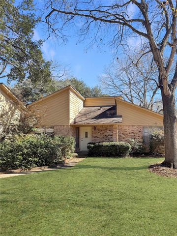 58 April Wind Drive S, Conroe, TX 77356