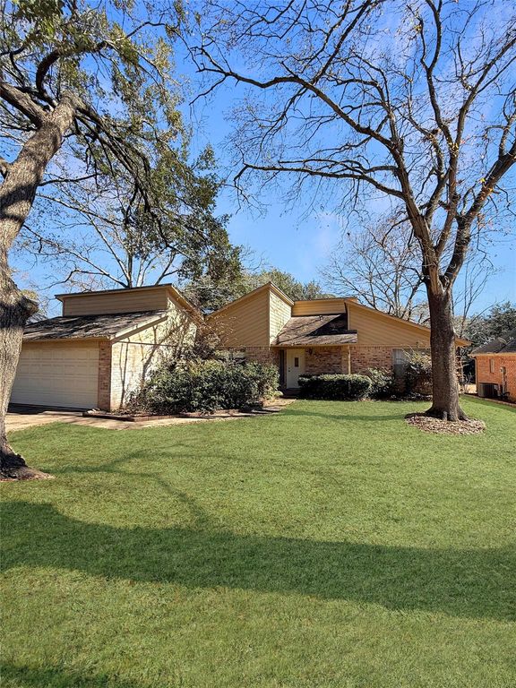 58 April Wind Drive S, Conroe, TX 77356