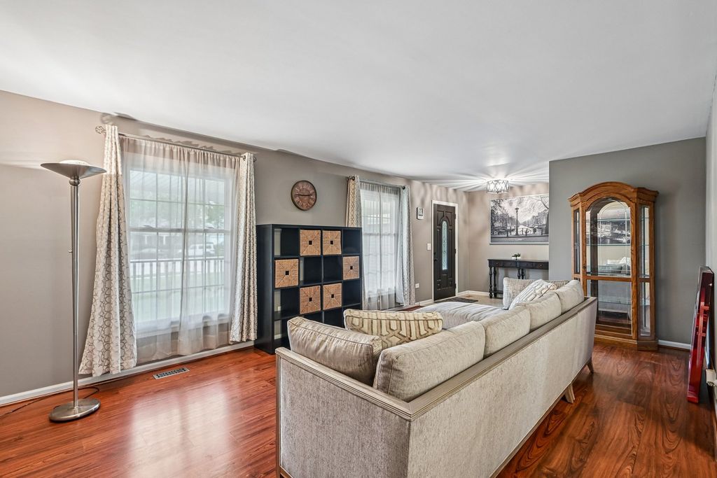 1146 BLACKHAWK Court, Schaumburg, IL 60193 — photo 2