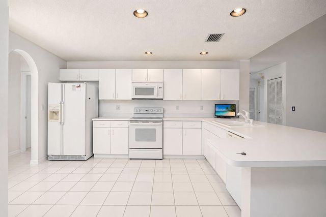 7606 Briar Cliff Circle, Lake Worth, FL 33467