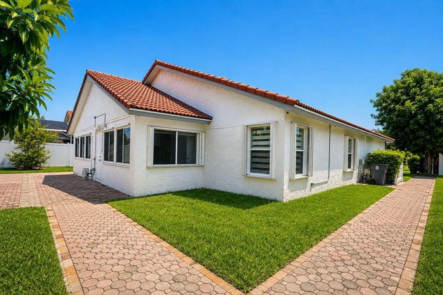 7606 Briar Cliff Circle, Lake Worth, FL 33467