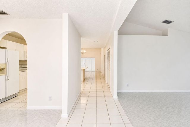7606 Briar Cliff Circle, Lake Worth, FL 33467