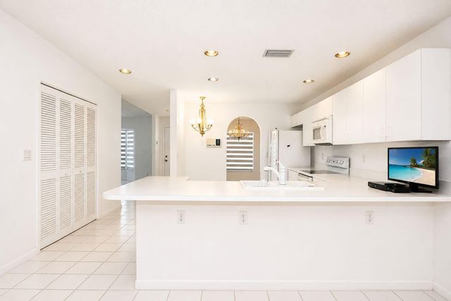 7606 Briar Cliff Circle, Lake Worth, FL 33467