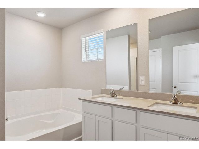 48160 Shetland Dr, Bennett, CO 80102