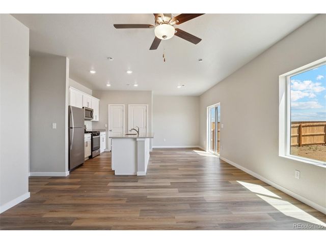 48160 Shetland Dr, Bennett, CO 80102
