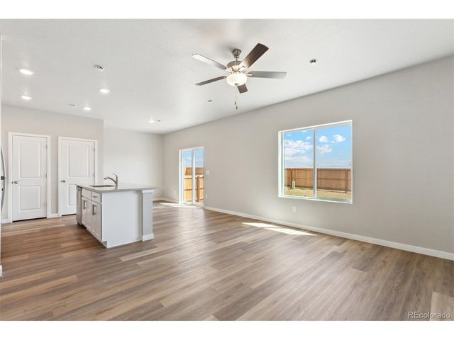 48160 Shetland Dr, Bennett, CO 80102