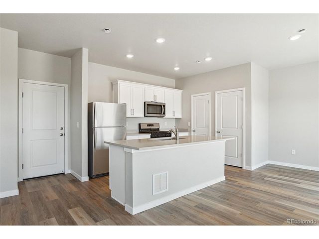 48160 Shetland Dr, Bennett, CO 80102