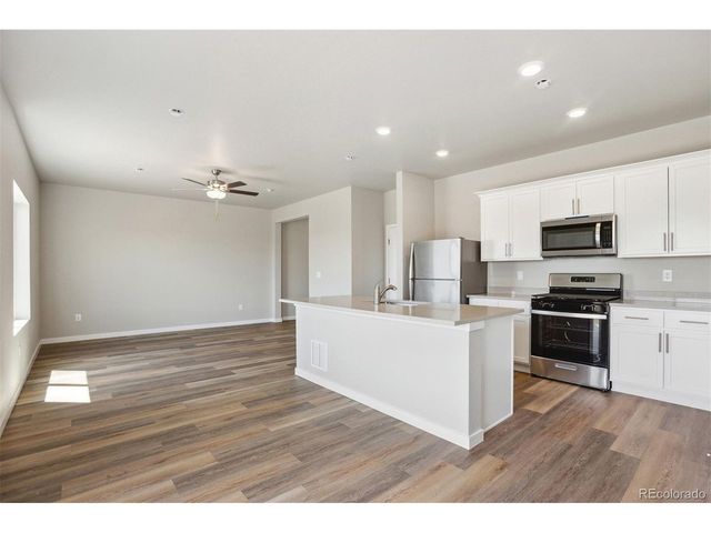 48160 Shetland Dr, Bennett, CO 80102