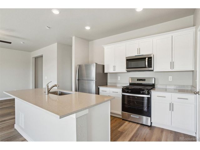 48160 Shetland Dr, Bennett, CO 80102