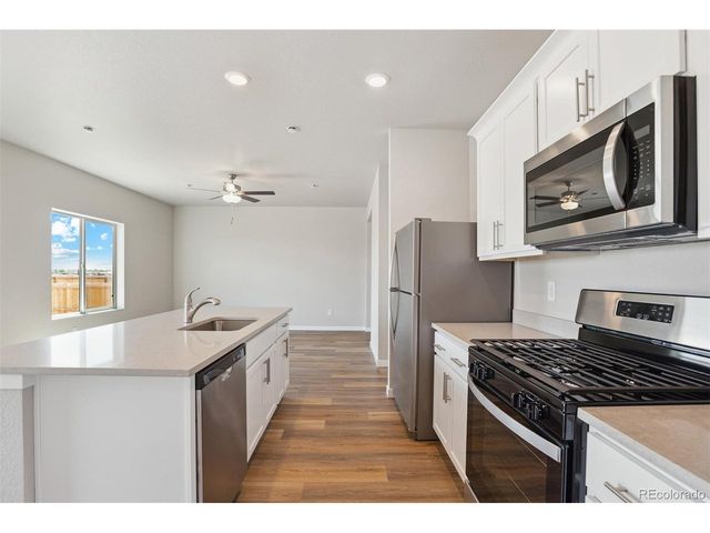 48160 Shetland Dr, Bennett, CO 80102