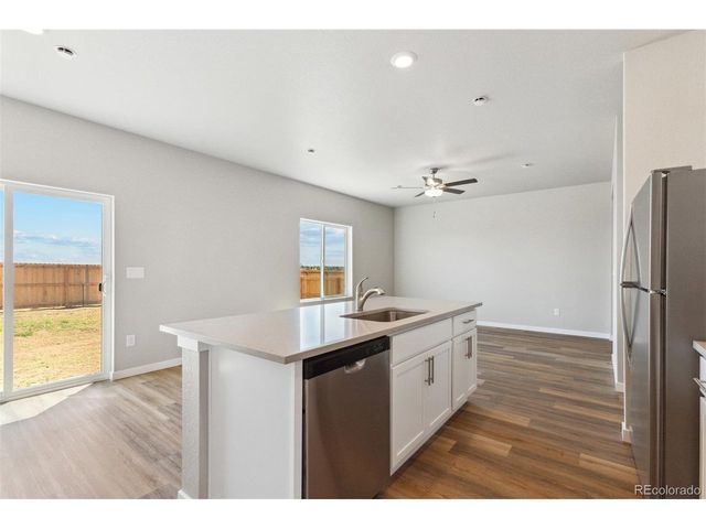 48160 Shetland Dr, Bennett, CO 80102