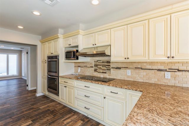 12 Fowler Lane, Mount Sinai, NY 11766