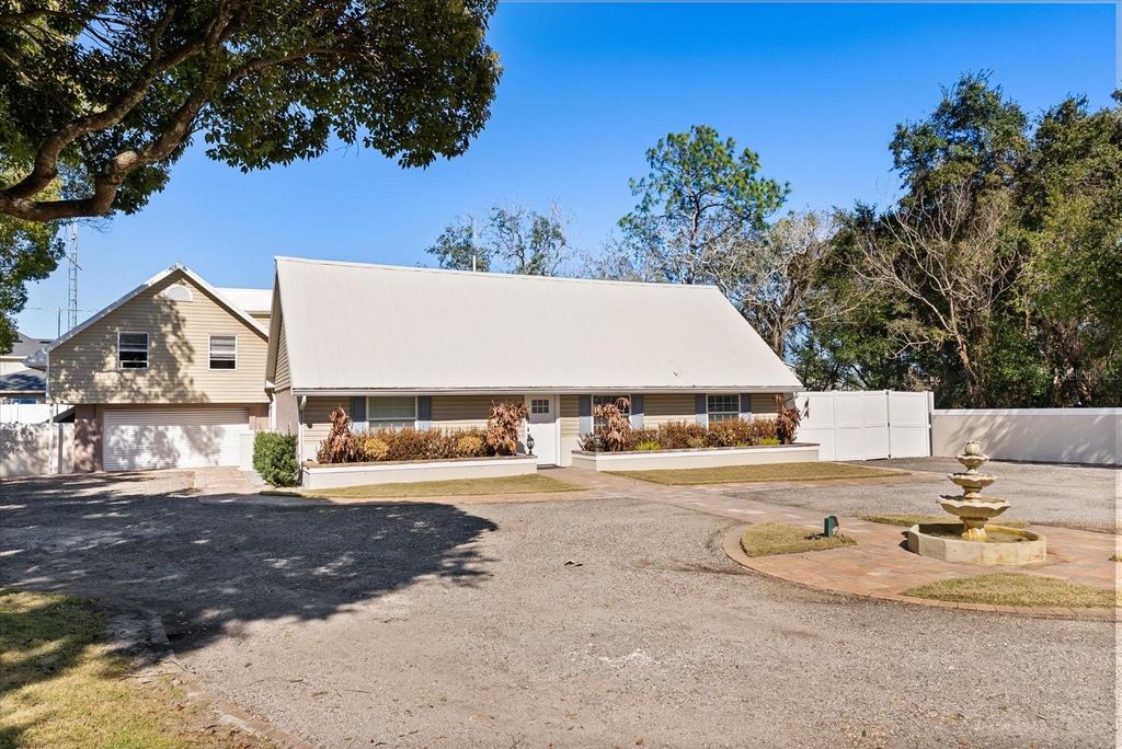 8255 LAKE UNDERHILL ROAD, Orlando, FL 32825