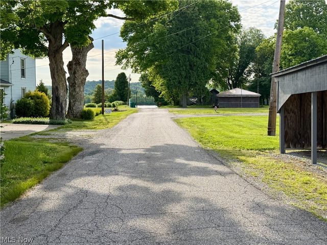 66 Federal Street, Little Hocking, OH 45742