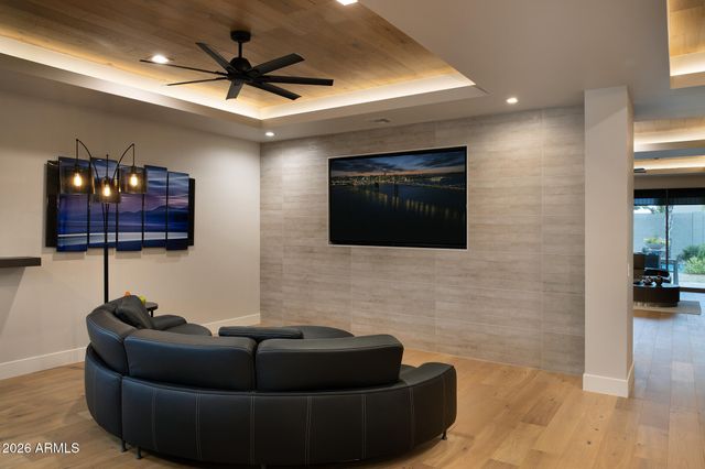 7052 E IVYGLEN Circle, Mesa, AZ 85207