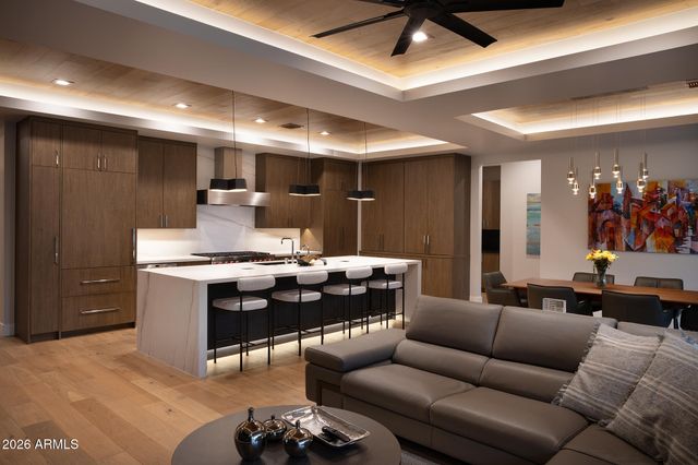 7052 E IVYGLEN Circle, Mesa, AZ 85207