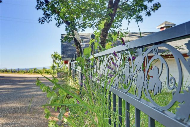 19698 View Forever Ln, Grass Valley, CA 95945