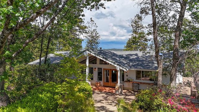 19698 View Forever Ln, Grass Valley, CA 95945