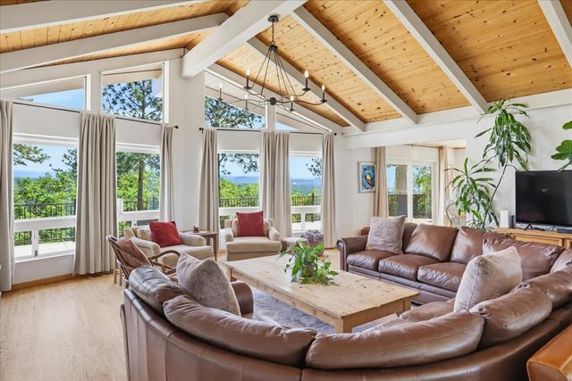 19698 View Forever Ln, Grass Valley, CA 95945