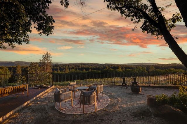 19698 View Forever Ln, Grass Valley, CA 95945