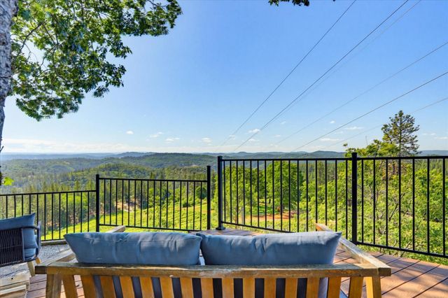 19698 View Forever Ln, Grass Valley, CA 95945