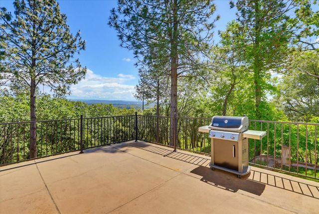 19698 View Forever Ln, Grass Valley, CA 95945
