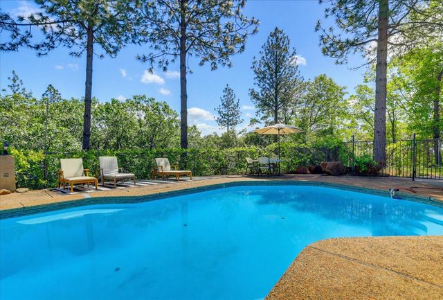 19698 View Forever Ln, Grass Valley, CA 95945