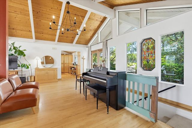 19698 View Forever Ln, Grass Valley, CA 95945