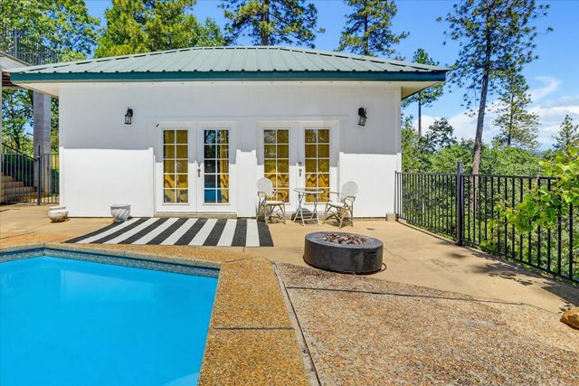 19698 View Forever Ln, Grass Valley, CA 95945