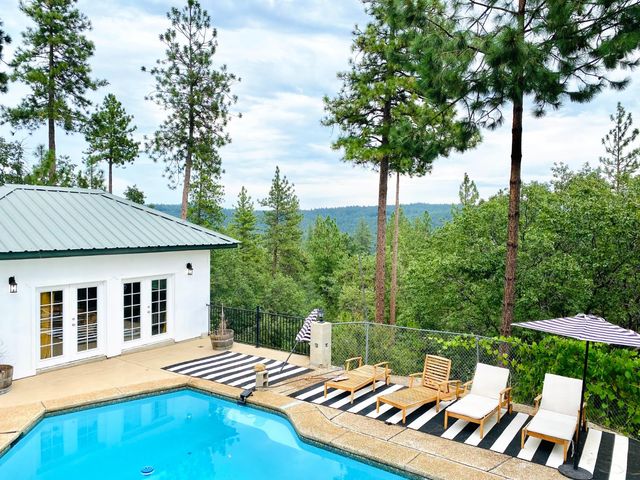 19698 View Forever Ln, Grass Valley, CA 95945