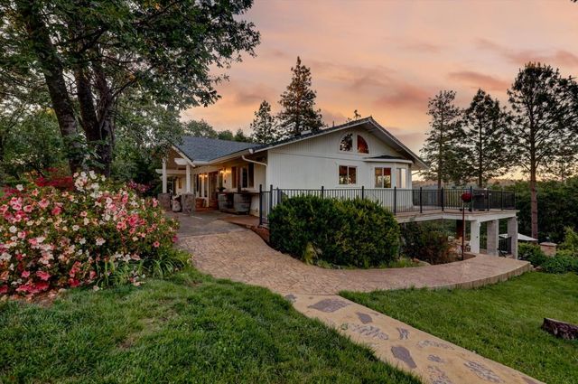 19698 View Forever Ln, Grass Valley, CA 95945