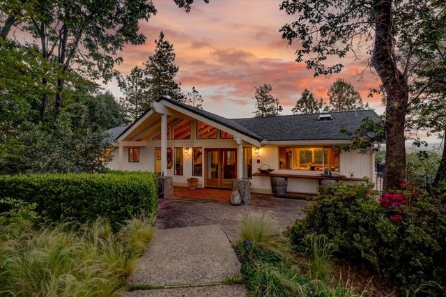 19698 View Forever Ln, Grass Valley, CA 95945