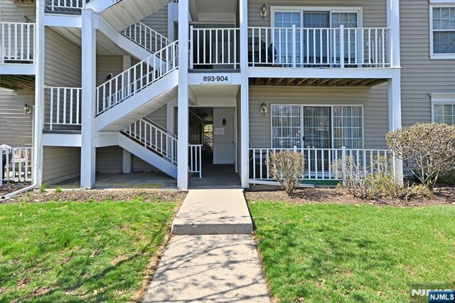 893 Tuliptree Court, Mahwah, NJ 07430