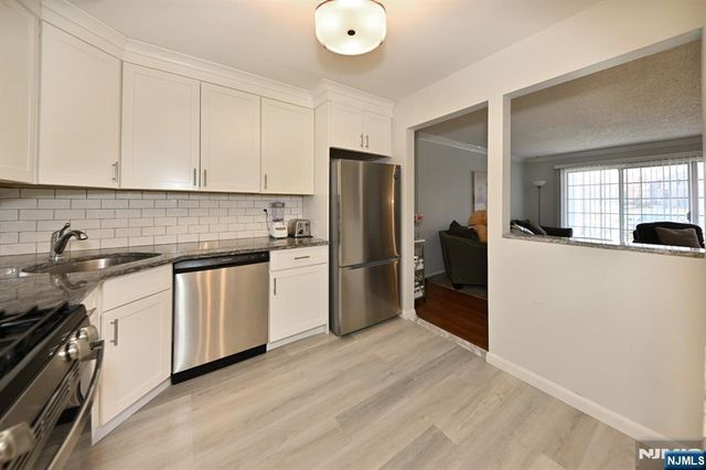 893 Tuliptree Court, Mahwah, NJ 07430