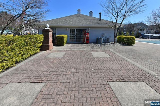 893 Tuliptree Court, Mahwah, NJ 07430