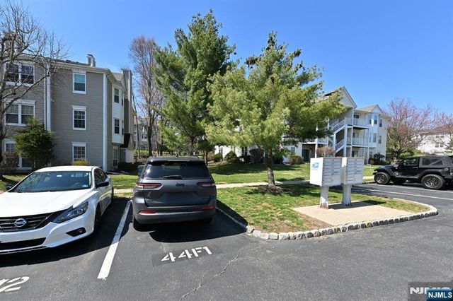 893 Tuliptree Court, Mahwah, NJ 07430