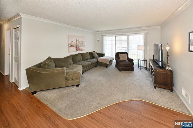893 Tuliptree Court, Mahwah, NJ 07430