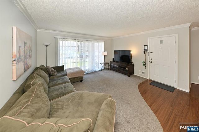 893 Tuliptree Court, Mahwah, NJ 07430