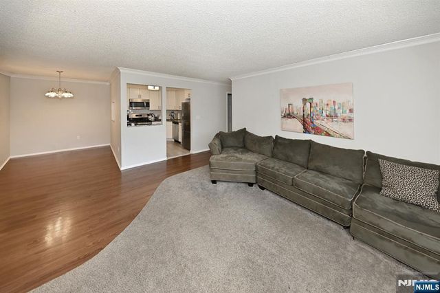 893 Tuliptree Court, Mahwah, NJ 07430