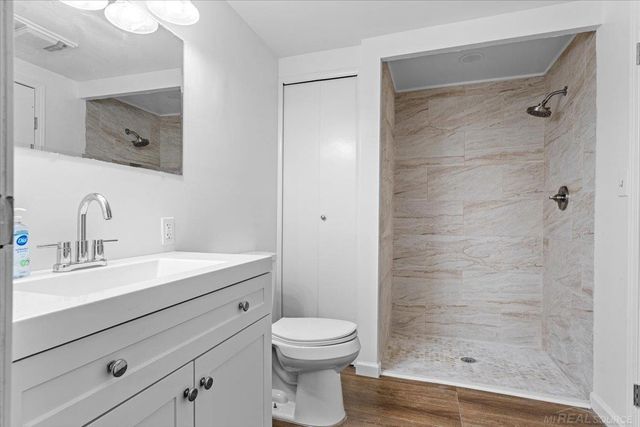 606 N Sixth Street, St Clair, MI 48079