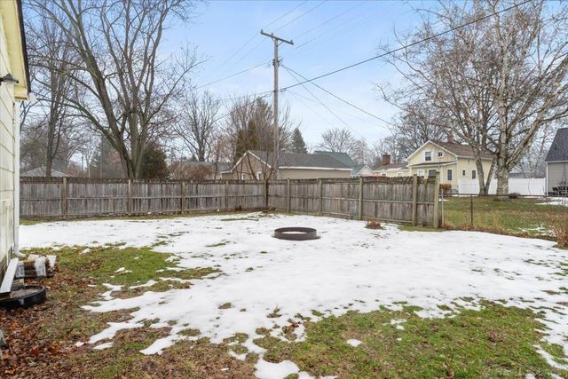 606 N Sixth Street, St Clair, MI 48079