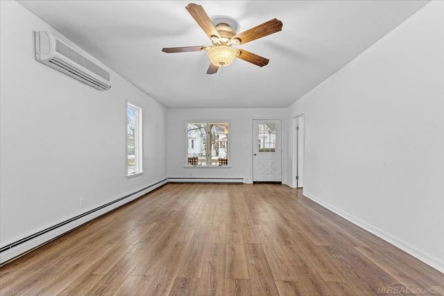 606 N Sixth Street, St Clair, MI 48079