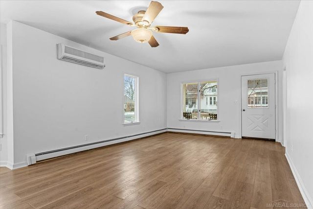 606 N Sixth Street, St Clair, MI 48079