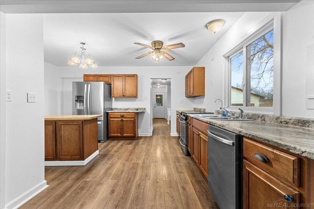 606 N Sixth Street, St Clair, MI 48079