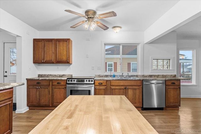 606 N Sixth Street, St Clair, MI 48079